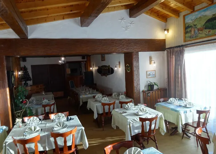 Отель Logis Hotel Le Relais Des Villards Сеез